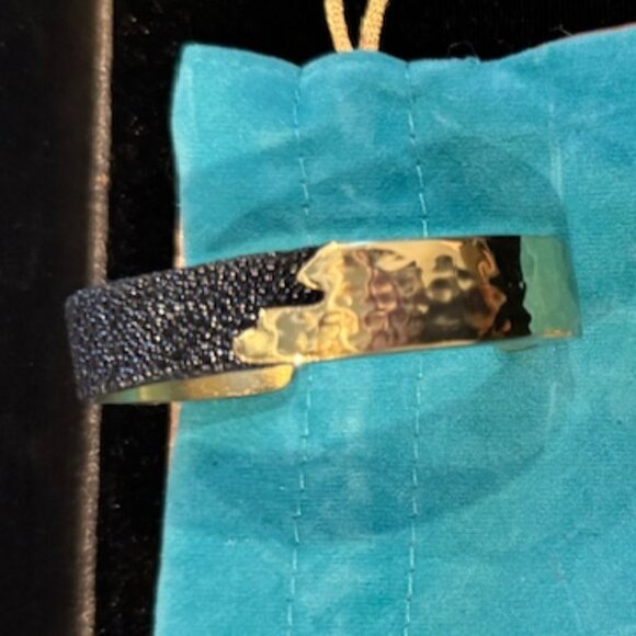 Rustic Cuff Dallas Stingray bracelet - Picture 2 of 4